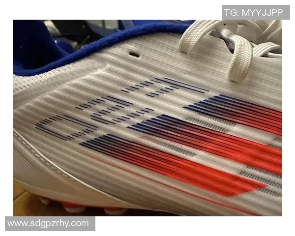 为女士推荐球星专用足球鞋打造专业与时尚兼备的运动体验