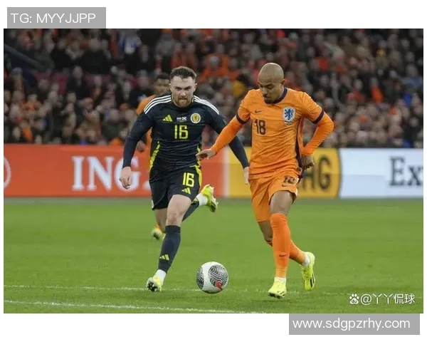 荷兰足球天才球员头发飘逸帅气实力出众成新晋足坛风云人物