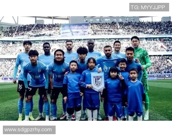 身高一米七的足球天才如何在绿茵场上打破身高局限成就辉煌职业生涯