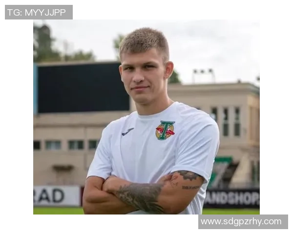 世界著名足球球星姓氏排名全面解析与经典人物纵览