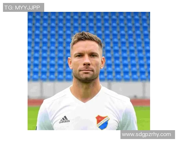 震惊世界的足球球星离世事件回顾及其影响分析 震惊世界的足球球星离世事件回顾及其影响分析